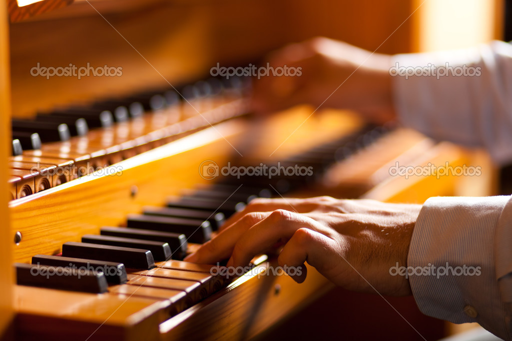 Console d&rsquo;orgue en &eacute;glise